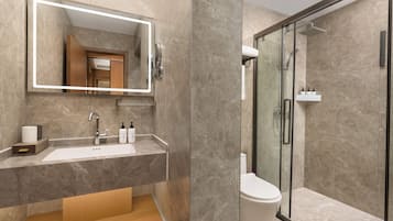 Quarto família, várias camas, para não fumantes | Banheiro | Roupões infantis