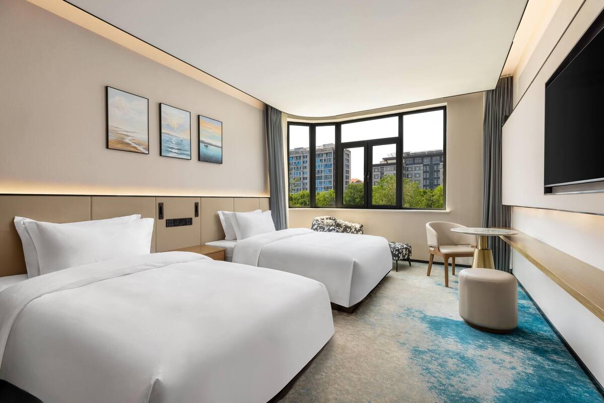 Deluxe Room, Multiple Beds, Non Smoking (Family)