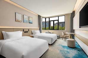Deluxe Room, Multiple Beds, Non Smoking (Family) - Days lnn by Wyndham Yantai Penglai (Yantai)
