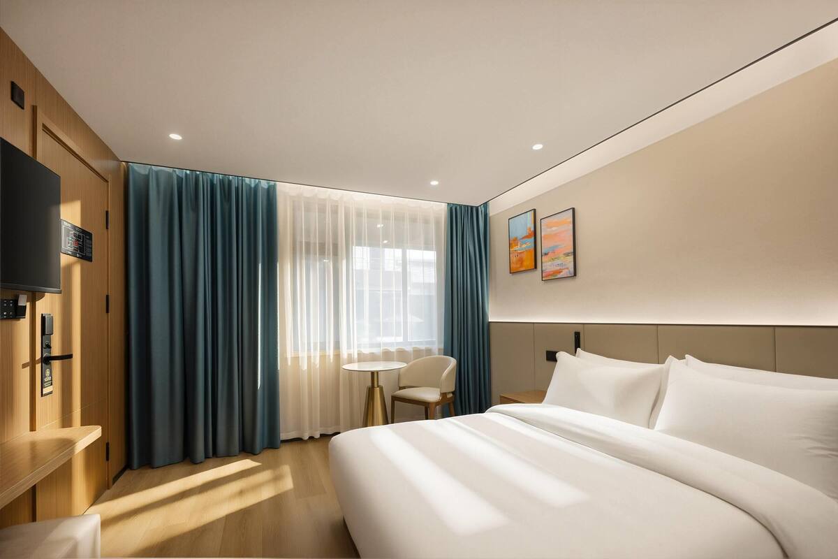 Standard Room, 1 King Bed, Non Smoking