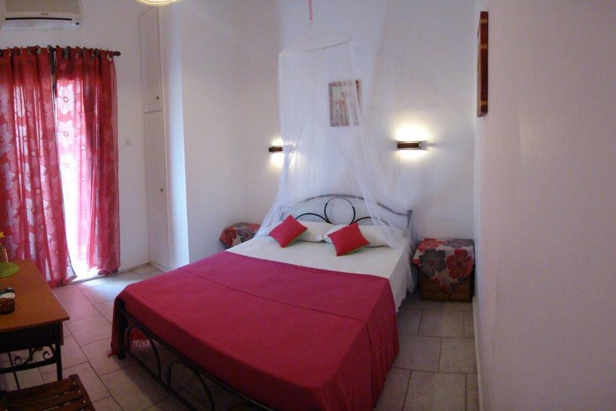 Double Room, Garden View | Desk, iron/ironing board (on request), cribs (free)