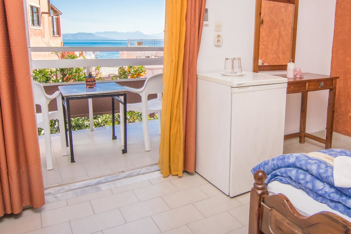 Double Room, Sea View | Desk, iron/ironing board (on request), cribs (free)