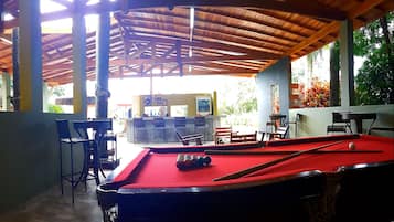 Bar (en la propiedad)