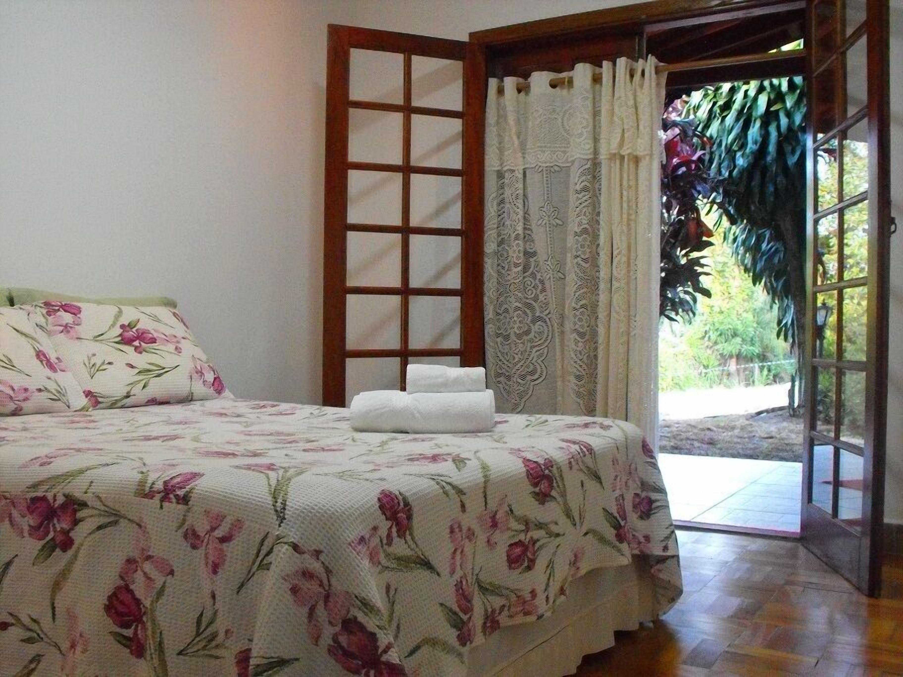 Quarto quádruplo básico | Roupas de cama de algodão egípcio, frigobar