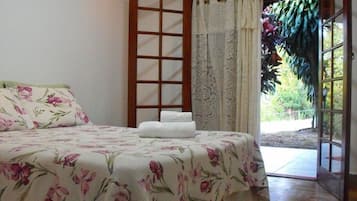 Quarto quádruplo básico | Roupas de cama de algodão egípcio, frigobar