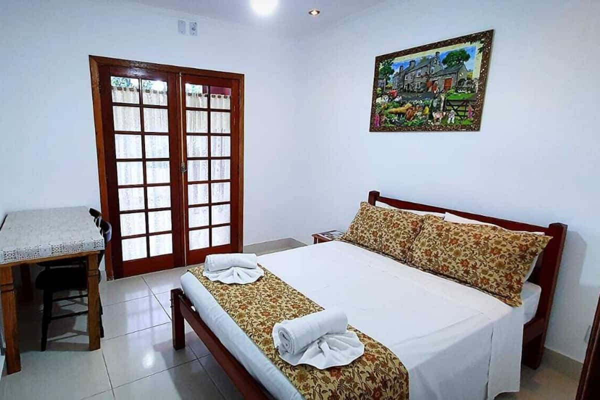 Quarto quádruplo básico | Roupas de cama de algodão egípcio, frigobar