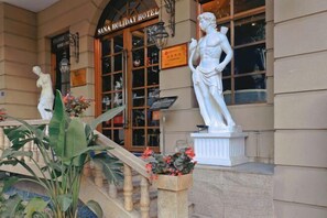 Exterior detail - Sana Holiday Hotel (Chengdu)