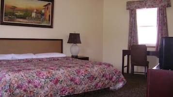 Room, 1 King Bed | Desk, iron/ironing board, free WiFi, bed sheets