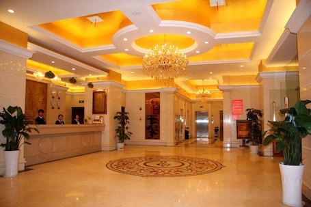 Vestíbulo. Vienna Hotel