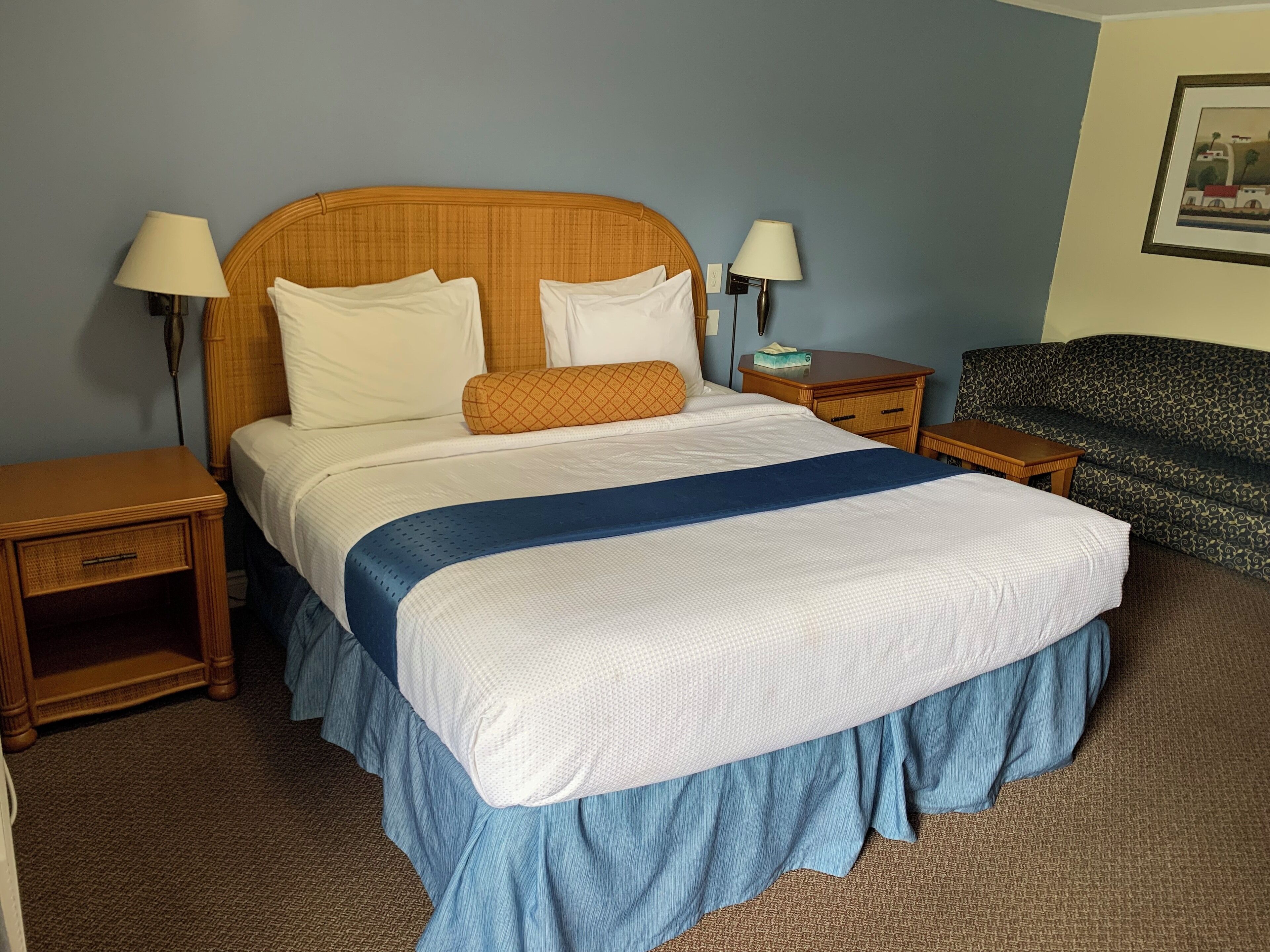 Room, 1 King Bed and Sofa Bed | Desk, free WiFi