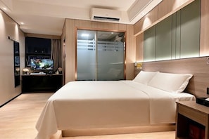 A modern hotel room with a large bed, a TV, a wardrobe, and a view of the city at night. - LinghangHostel (Shenzhen)