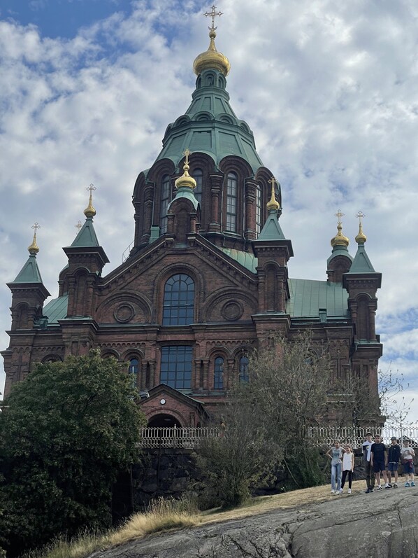 A large, historic building with multiple domes and crosses, featuring a prominent central dome and smaller domes on either side. - Senate Hotel (Helsinki)
