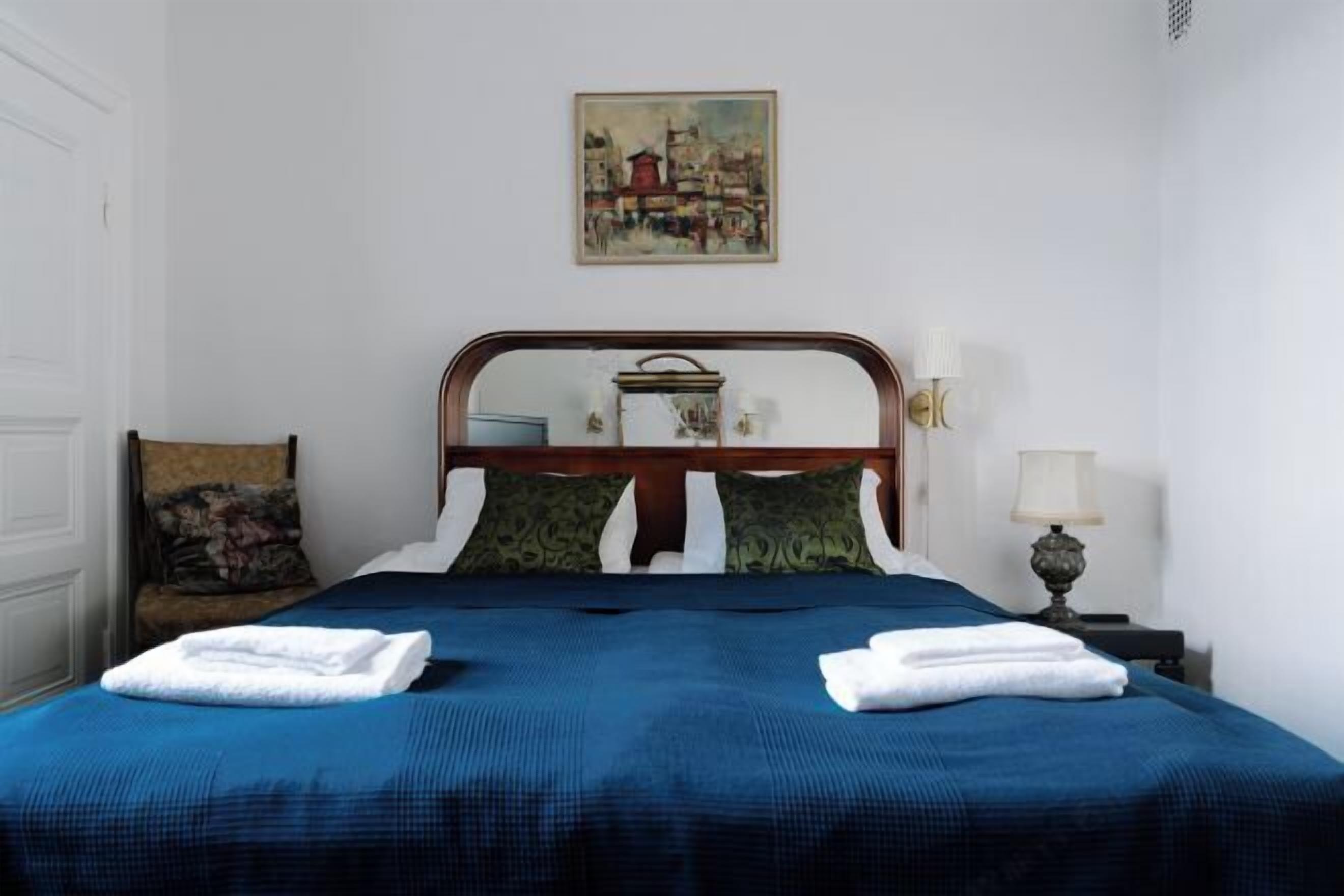 Egyptinpuuvillaiset lakanat, ylelliset vuodevaatteet, työpöytä