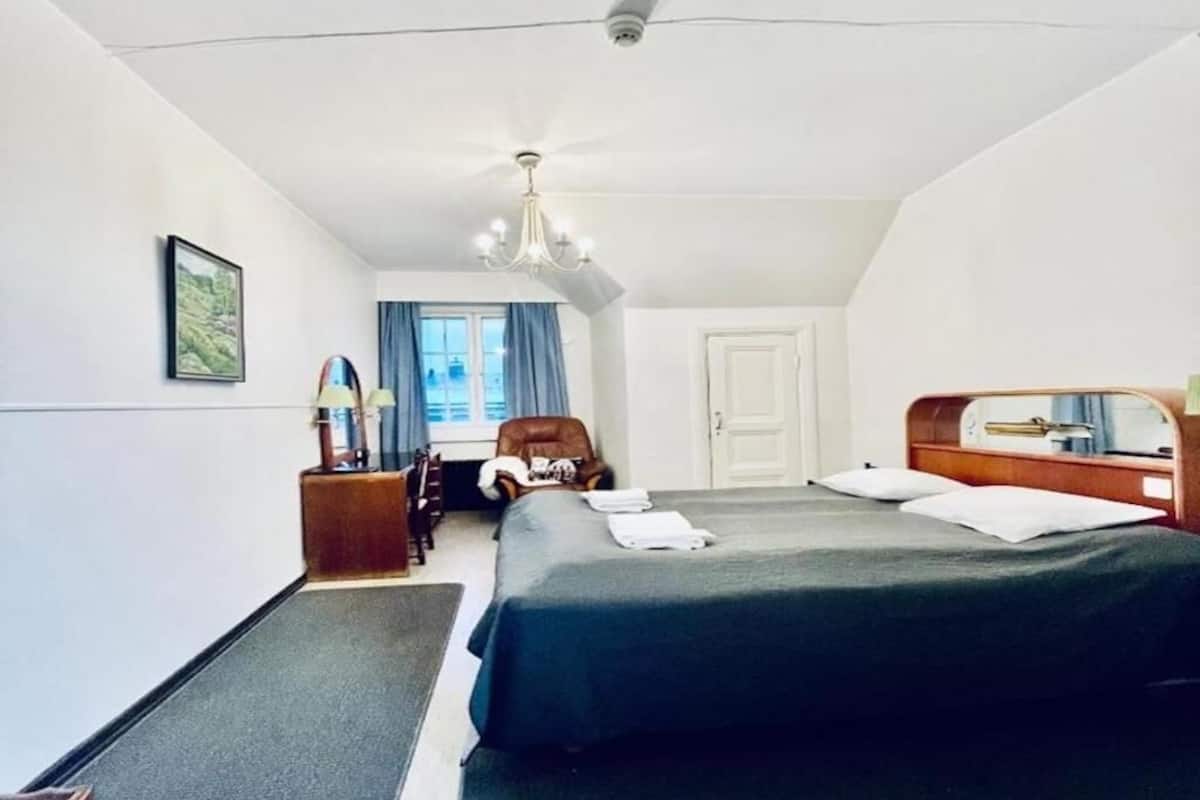 Standard Double Room, Shared Bathroom