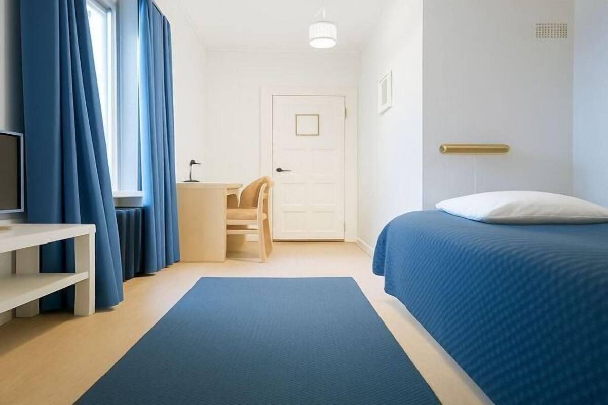 Egyptinpuuvillaiset lakanat, ylelliset vuodevaatteet, työpöytä