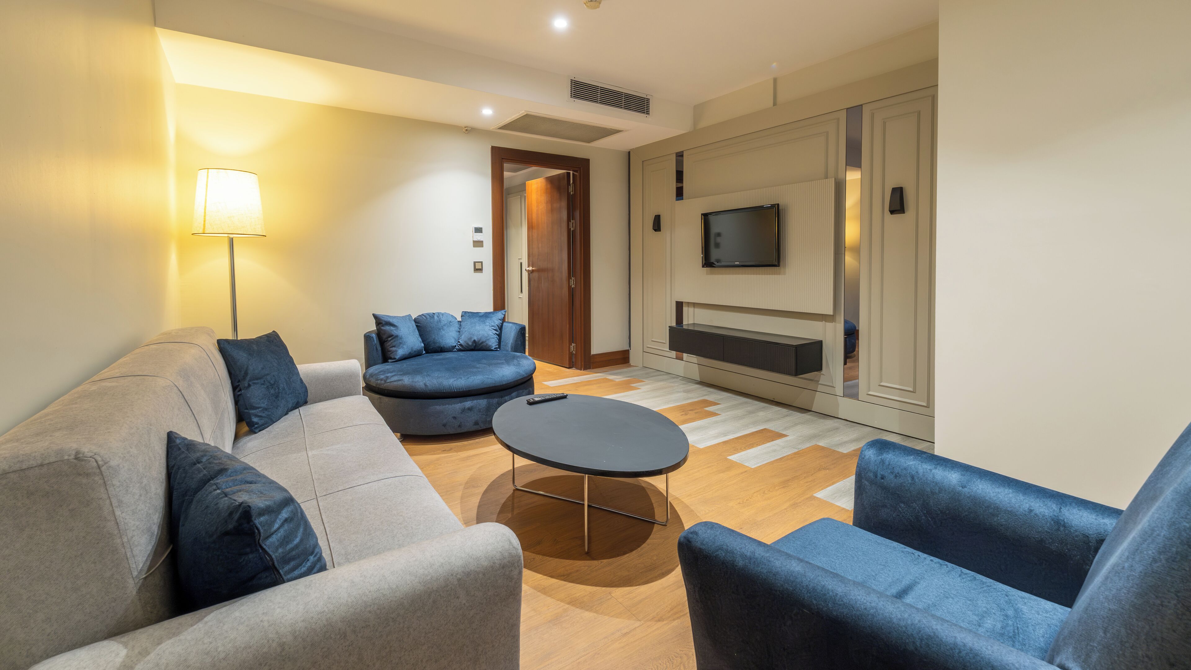 junior room | living area | flat-screen tv