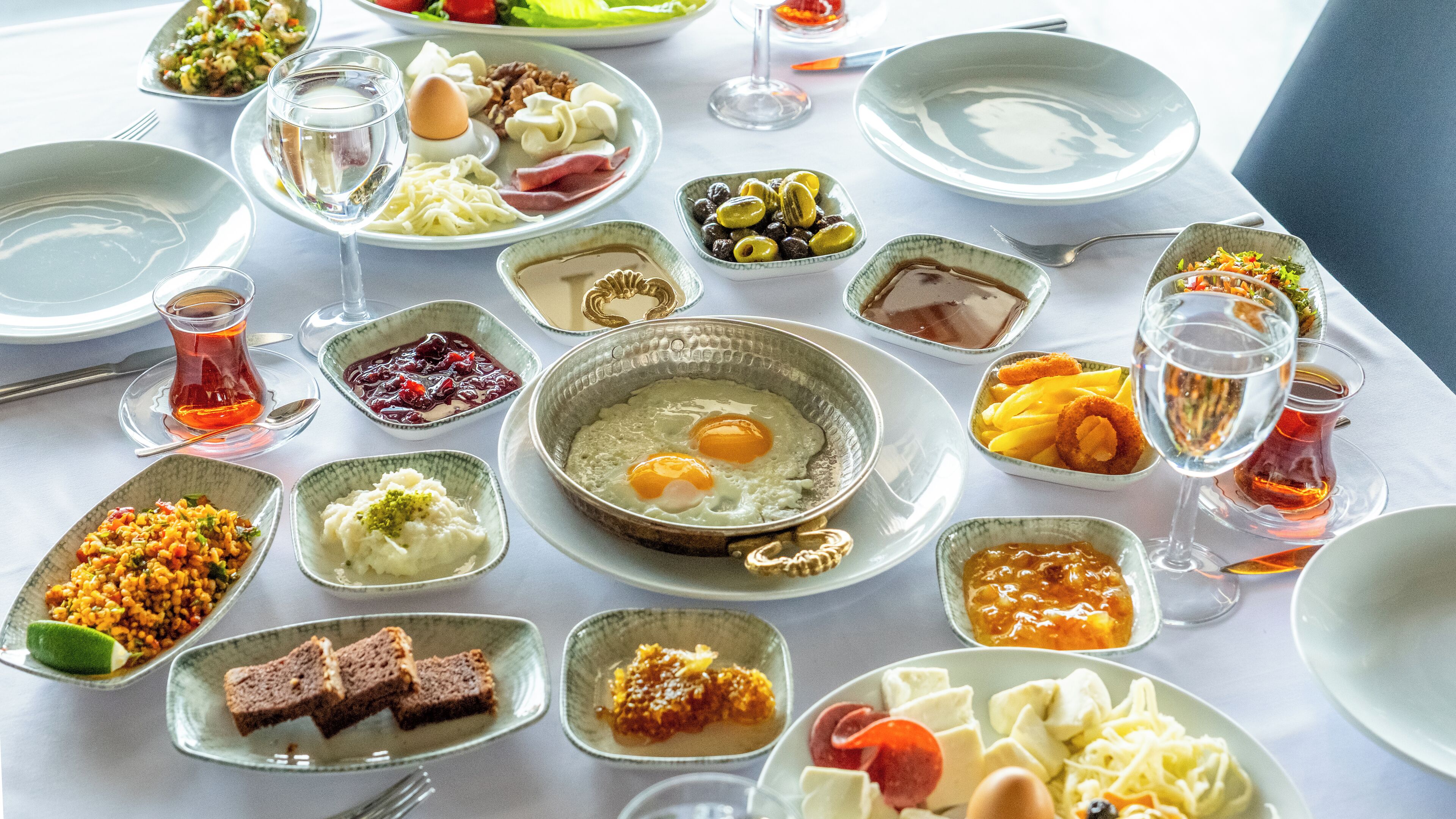 Daily buffet breakfast for a fee