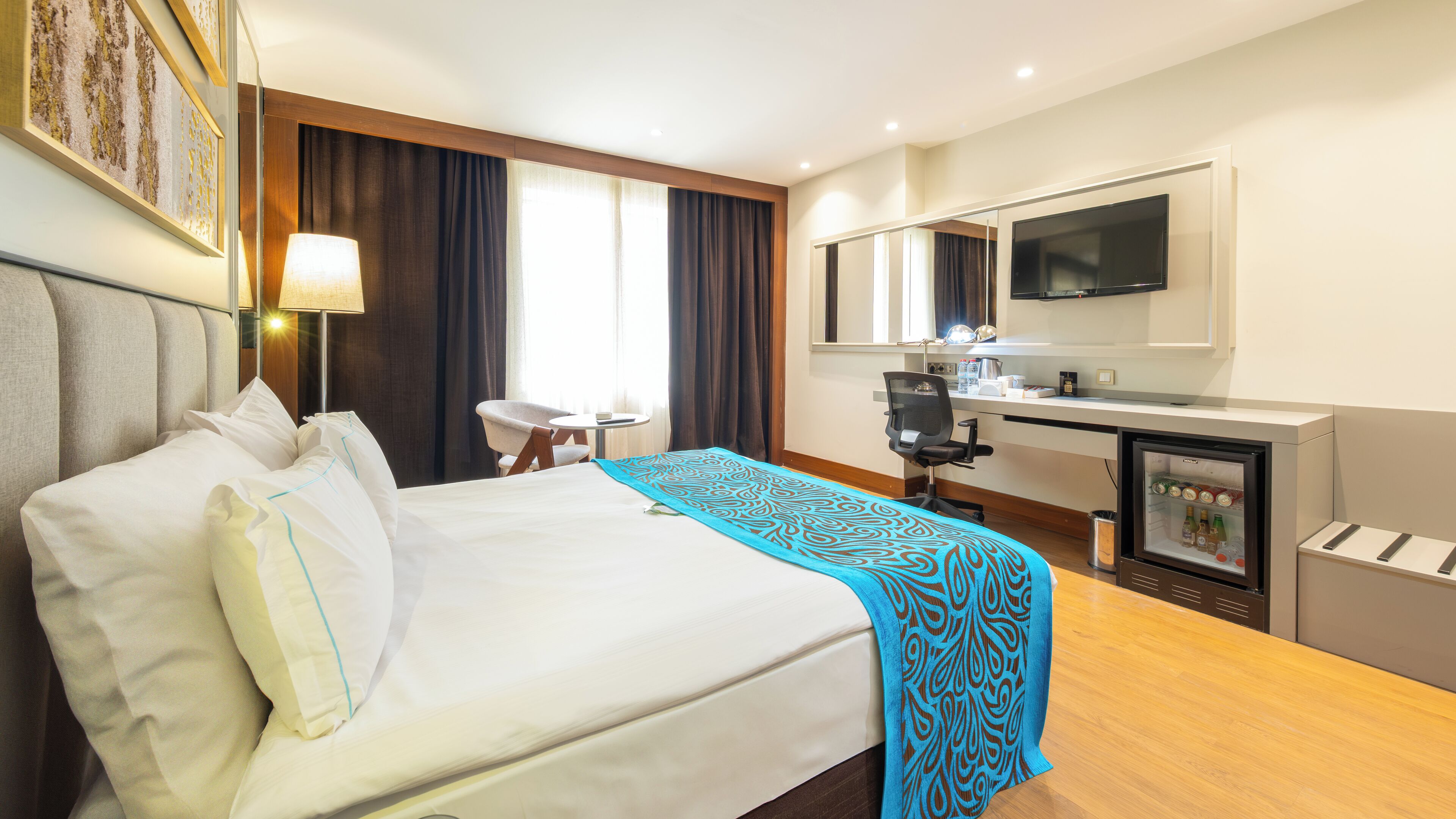 มินิบาร์, ตู้นิรภัยในห้องพัก, ห้องพักตกแต่งอย่างมีเอกลักษณ์