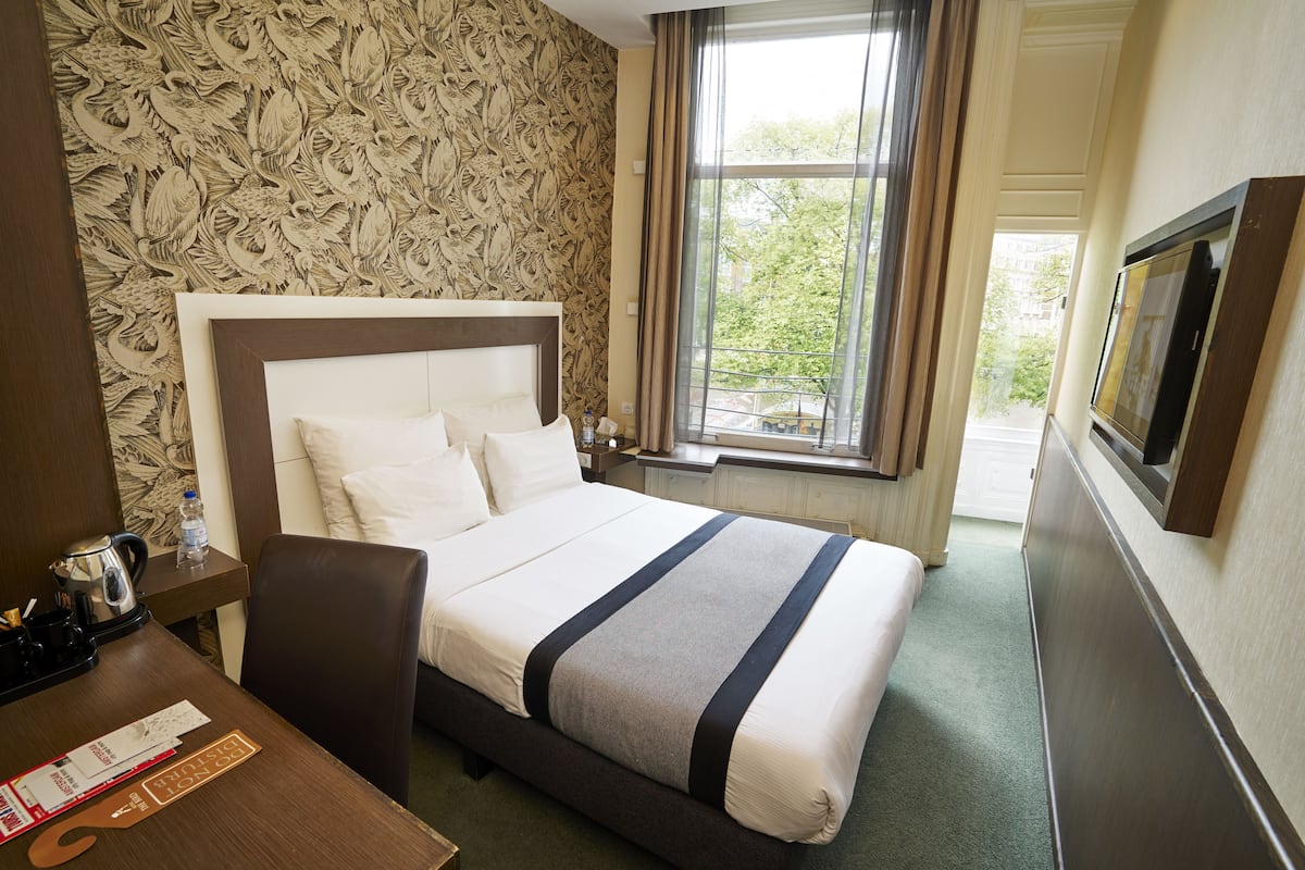 Comfort kamer, 1 twee- of 2 eenpersoonsbedden, uitzicht op kanaal | Luxe beddengoed, een kluis op de kamer, een bureau