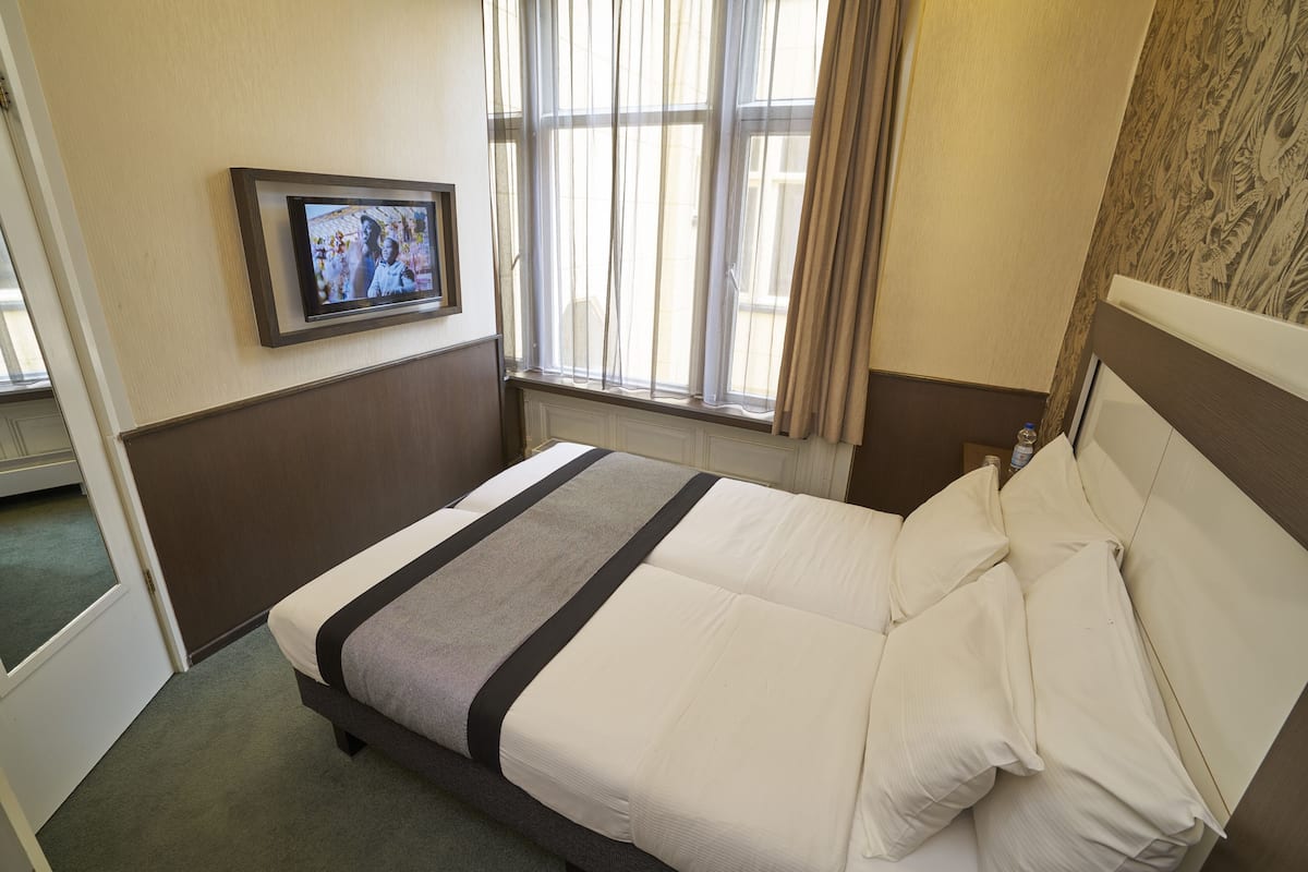 Comfort kamer, 1 twee- of 2 eenpersoonsbedden | Luxe beddengoed, een kluis op de kamer, een bureau