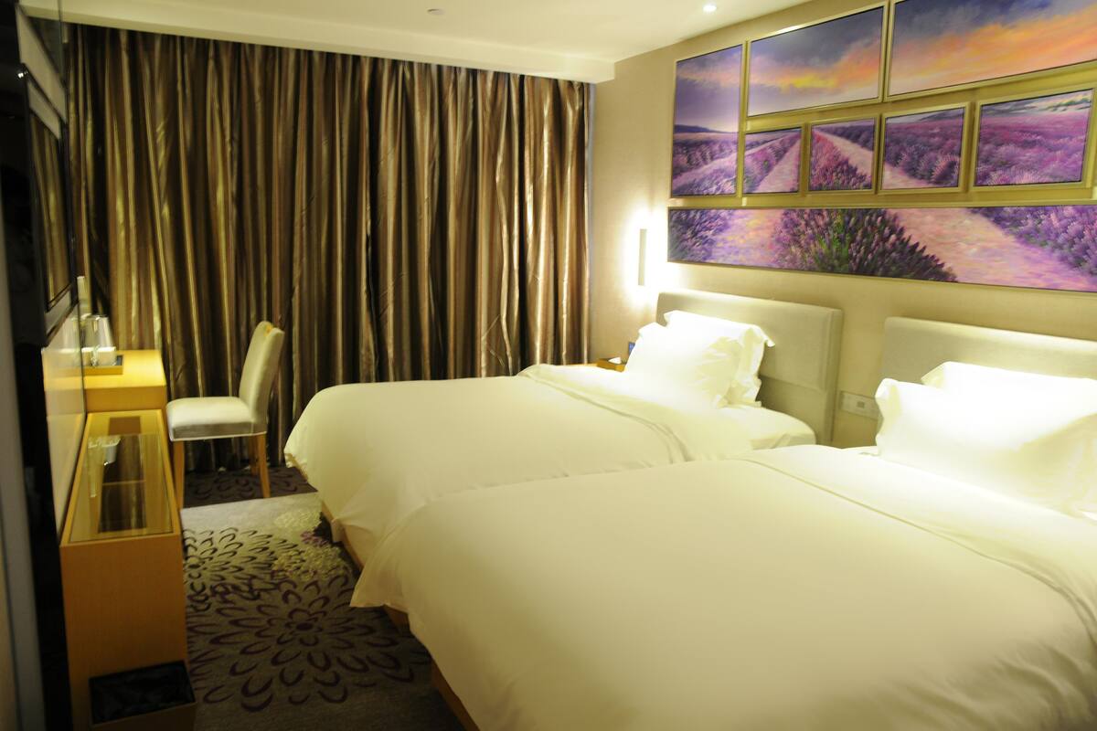 Deluxe Twin Room | Premium bedding, in-room safe, desk, blackout drapes
