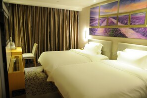 Premium bedding, in-room safe, desk, blackout curtains - Tianyu Hotel (Guangzhou)