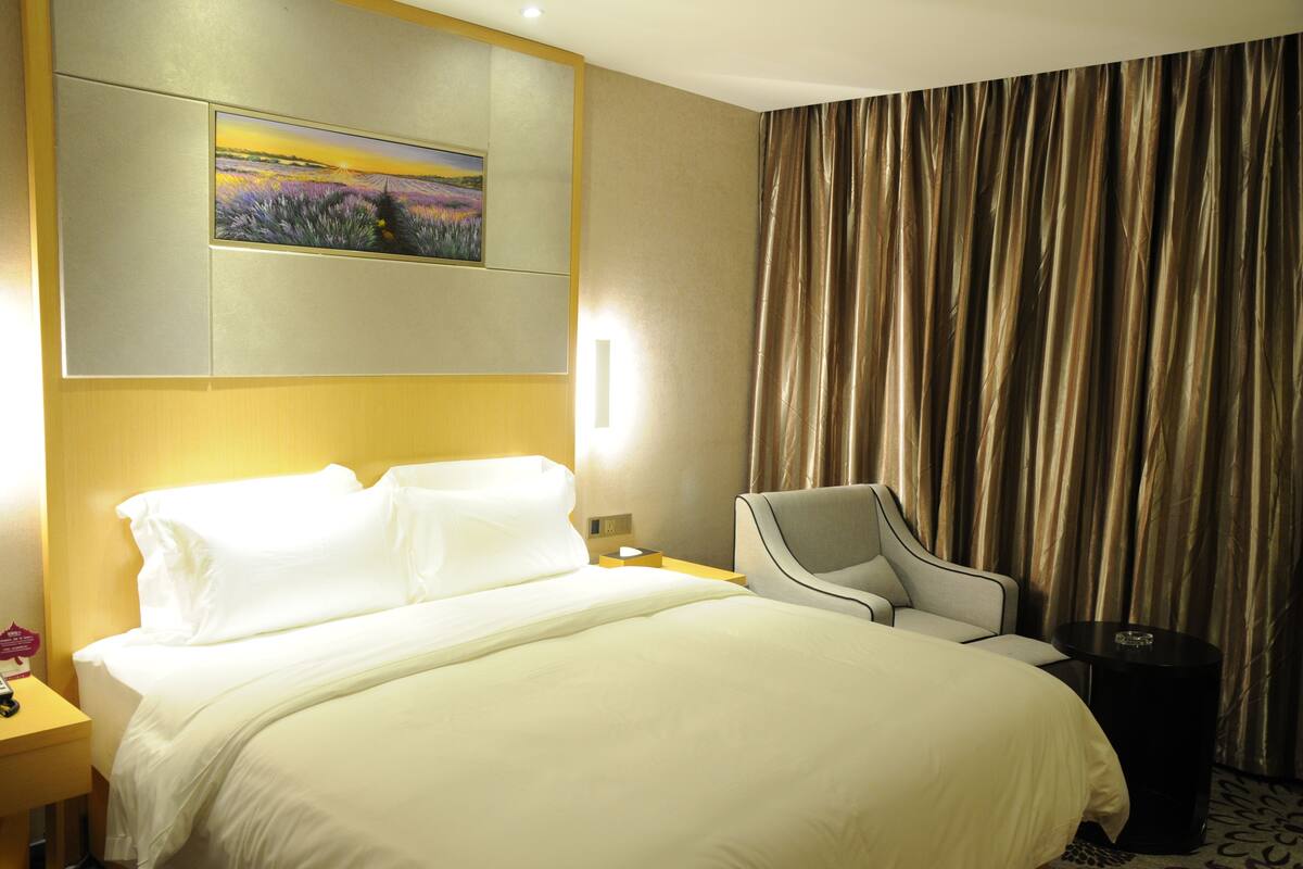 Business Double Room | Premium bedding, in-room safe, desk, blackout drapes