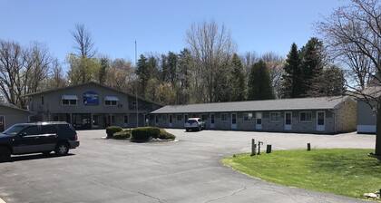 Marinette Inn