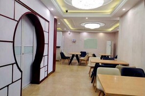 مطعم