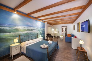 Suite | Minibar, in-room safe, individually decorated, blackout drapes - Hotel Rurale Orti di Nora & SPA (Pula)