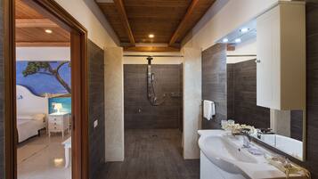 Douche, articles de toilette gratuits, sĂšche-cheveux
