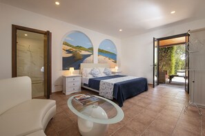 Frigobar, cofres nos quartos, individualmente decorados