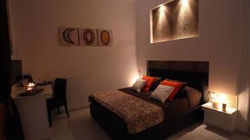 Superior Double Room, Ensuite | 1 bedroom, in-room safe, desk, soundproofing