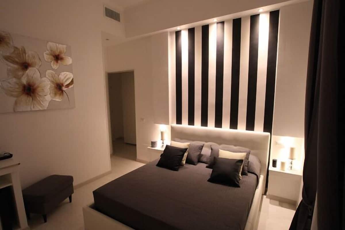 1 bedroom, in-room safe, desk, soundproofing