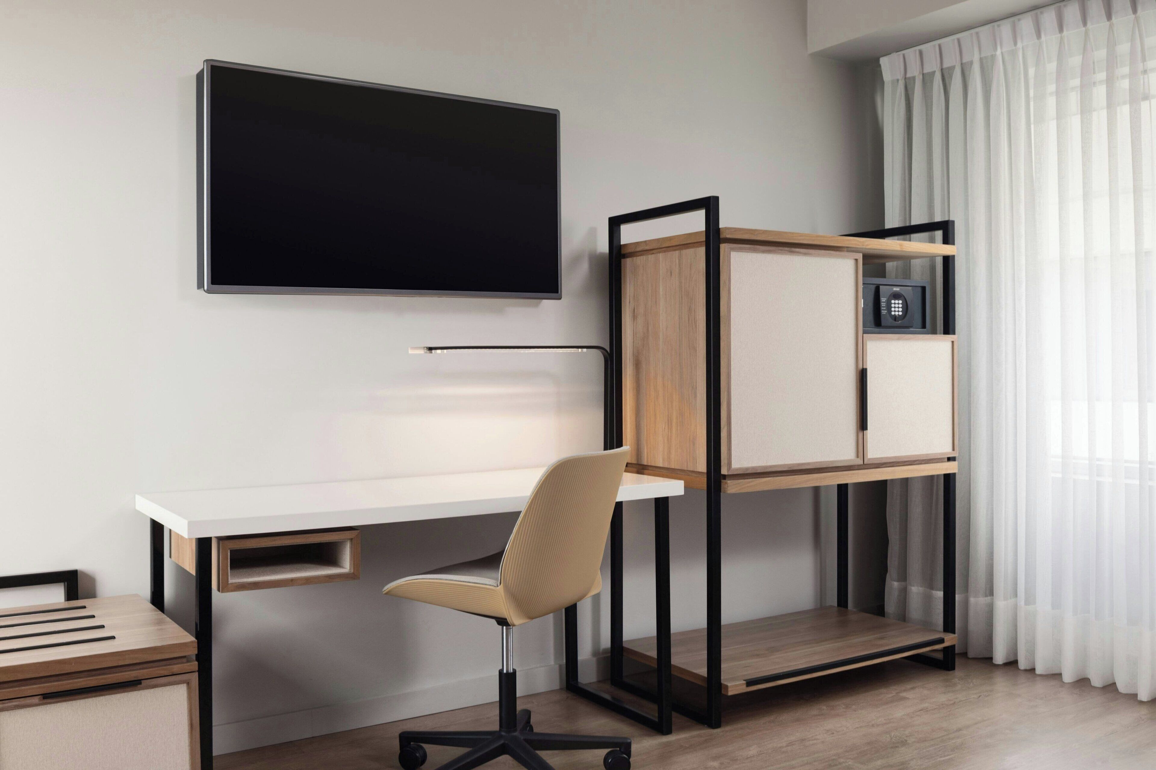 room, 1 king bed, non smoking, city view | 1 bedroom, minibar, in-room safe, desk