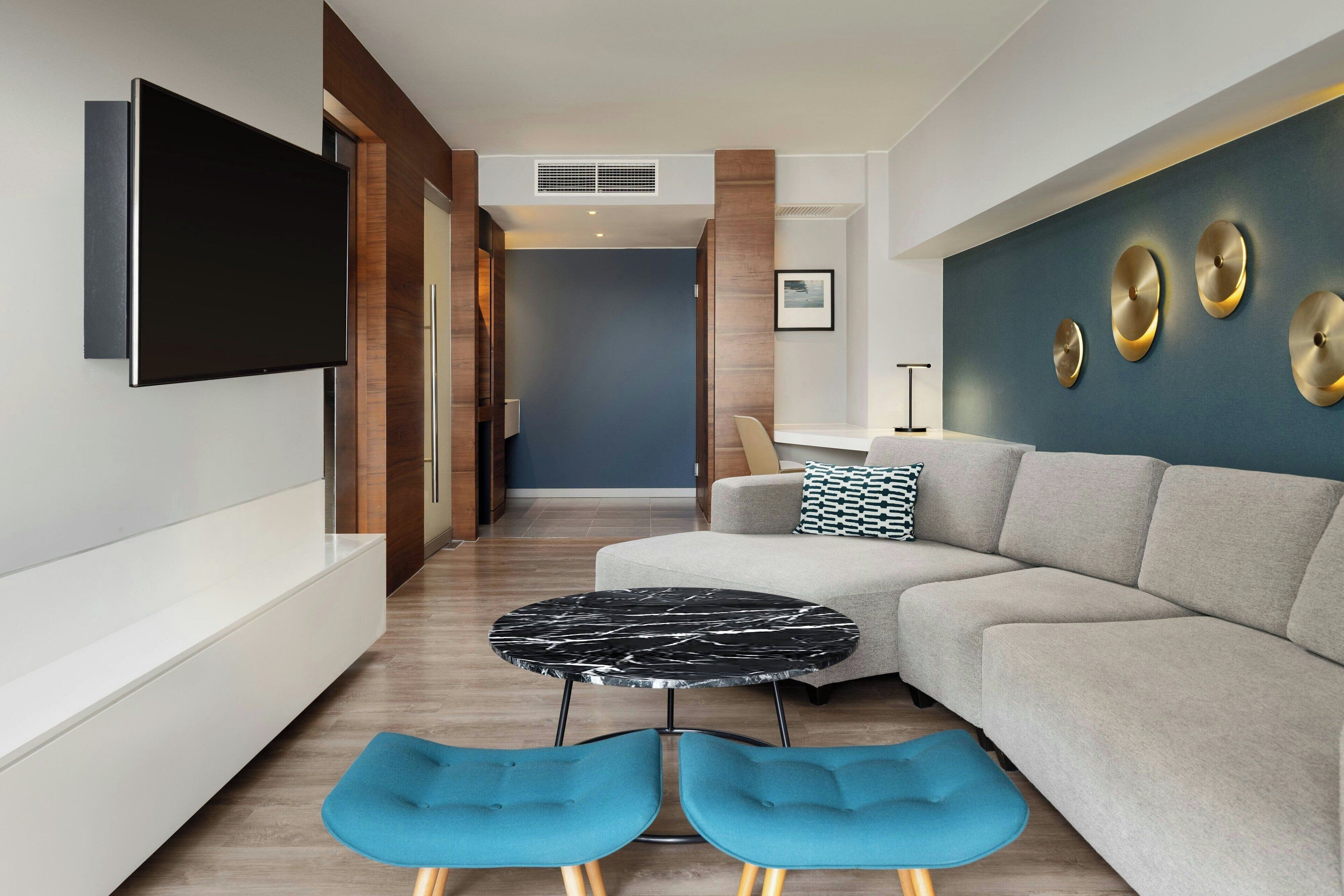 panoramic suite, 1 bedroom, non smoking, city view | 1 bedroom, minibar, in-room safe, desk