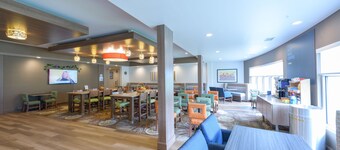 Holiday Inn Express & Suites Jamestown by IHG