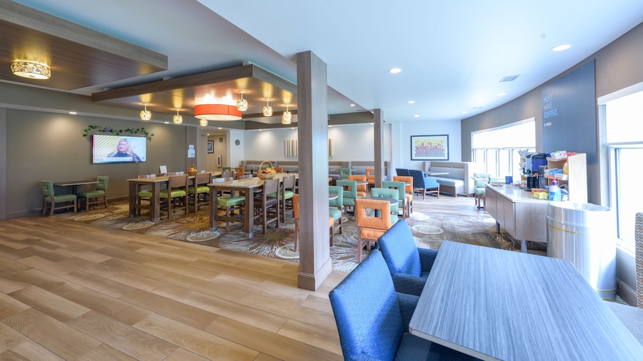 Holiday Inn Express & Suites Jamestown by IHG