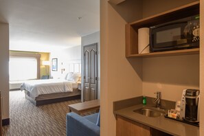 Suite, 1 King Bed | In-room safe, desk, iron/ironing board, free cribs/infant beds