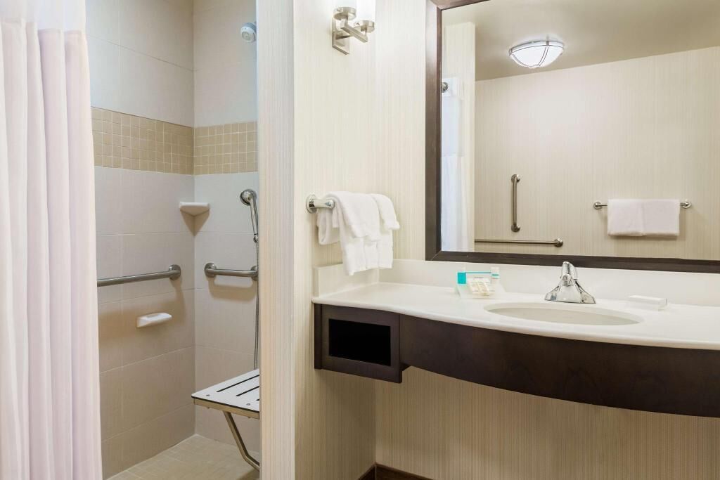 Bathroom | Free toiletries, hair dryer, towels