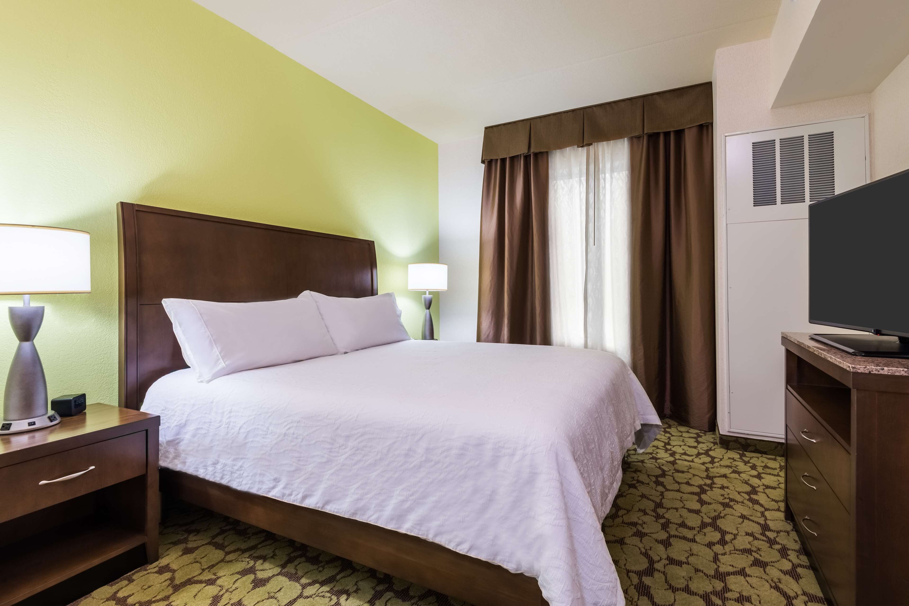 1 bedroom, in-room safe, desk, free cots/infant beds