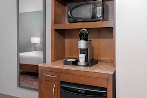 In-room safe, desk, free cribs/infant beds, free WiFi - Hilton Garden Inn Wayne (Wayne)