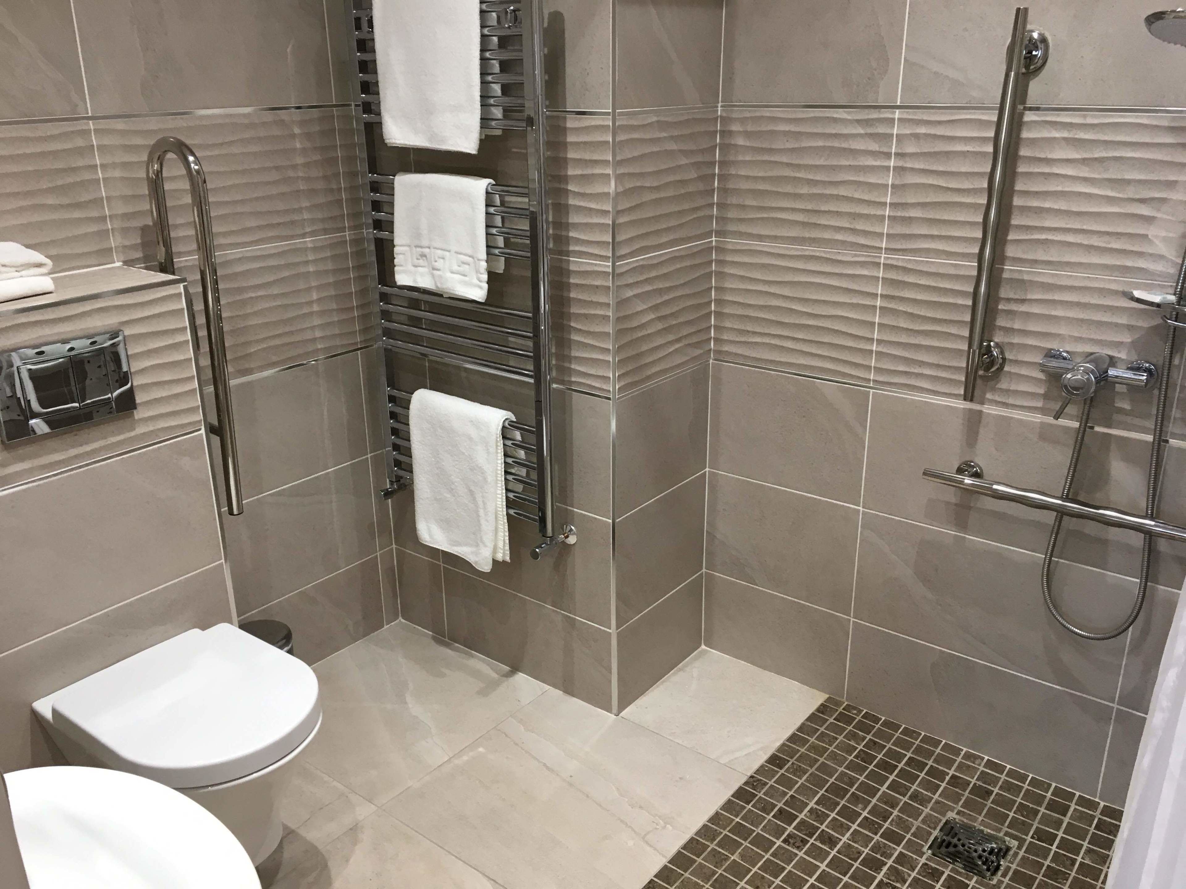 double room, accessible | bathroom | combined shower/bathtub, free toiletries, hair dryer, towels