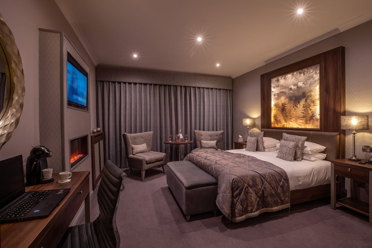 executive room, ground floor | in-room safe, iron/ironing board, free wifi, bed sheets