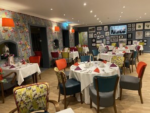 2 restaurants, breakfast served - The Lodge Hotel (Coleraine)