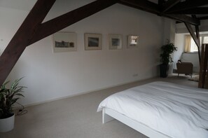Free cots/infant beds, rollaway beds, free WiFi