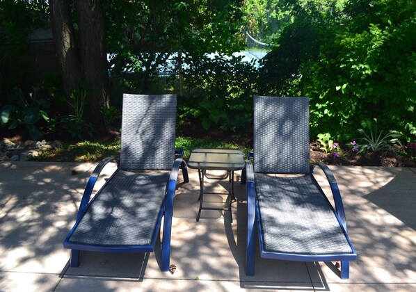 Piscine extérieure (ouverte en saison), chaises longues