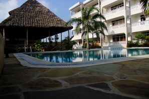 Outdoor pool, open 6:00 AM to 6:00 PM, pool umbrellas, sun loungers - Nightingale Apartments (Mombasa)