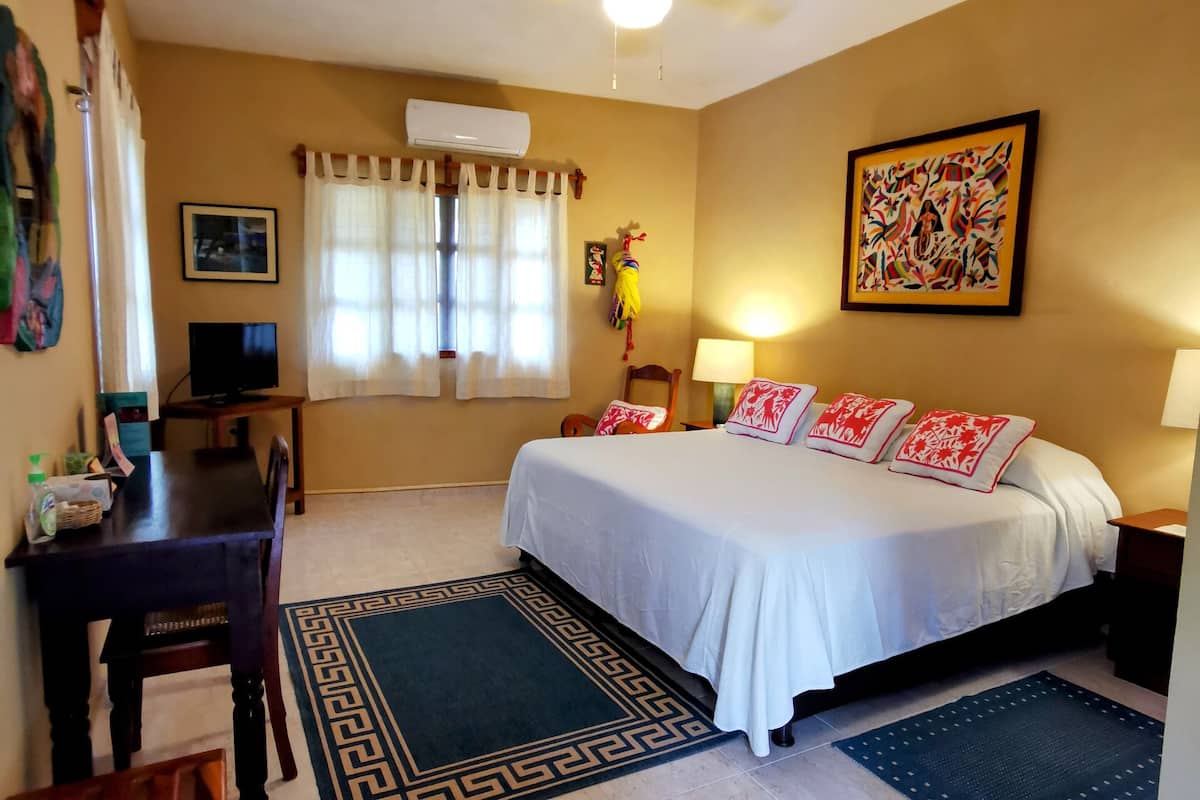 standard room, 1 king bed | premium bedding, in-room safe, individually decorated