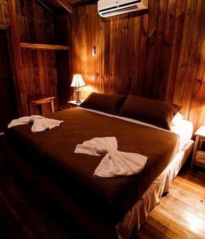 Rollaway beds, free WiFi, bed sheets - Pulhapanzak Waterfalls Cabins (San Francisco de Yojoa)